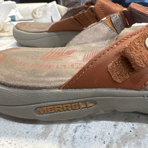 Merrell women’s Brown Leather Thong Sandals - Picture 2 of 4